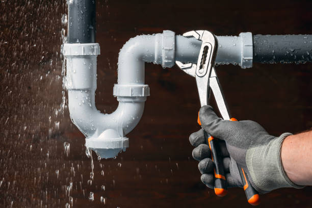 Professional Emergency Plumber technician working in Warren, PA